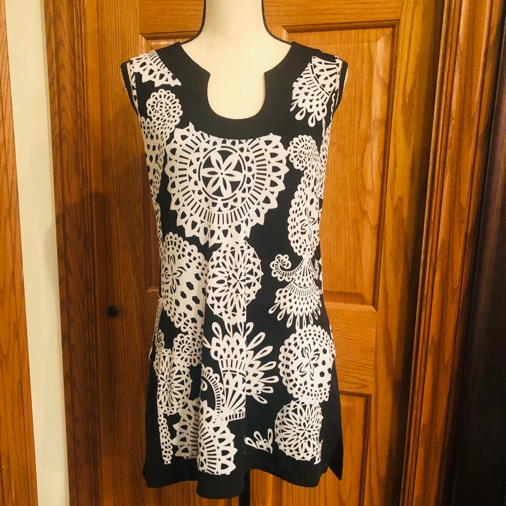 White House Black Market Tunic size M